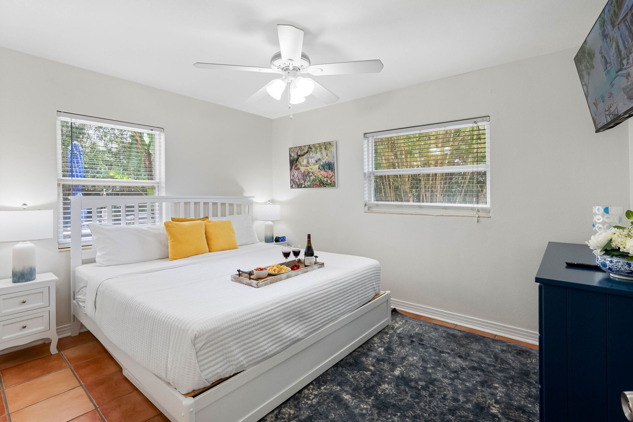 3 bedrooms, iron/ironing board, WiFi, bed sheets