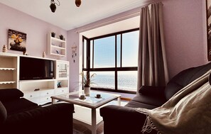 TV - Radiant Home with Sea Views (Agüimes)