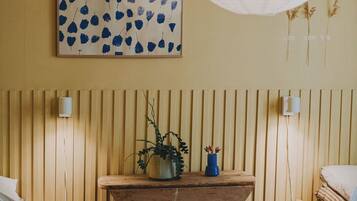 Kahden hengen perushuone, näköala puutarhaan | Pimennysverhot