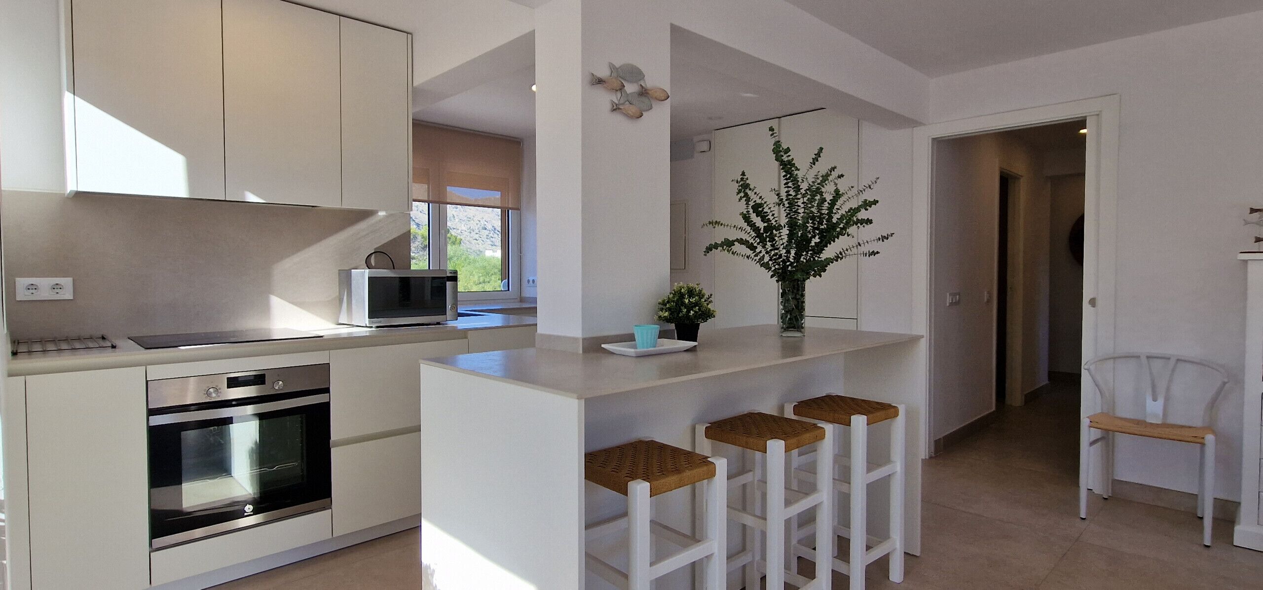 Microwave, mesin pencuci piring, dan mesin pembuat kopi/teh