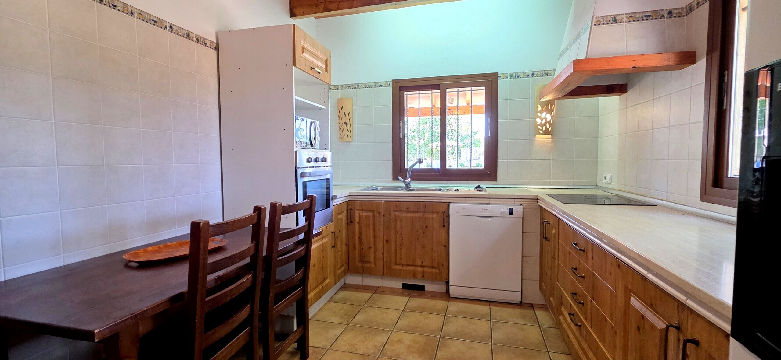 Microwave, dishwasher, coffee/tea maker, high chair