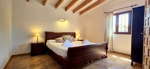 3 bedrooms, bed sheets
