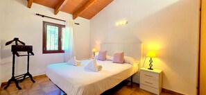 3 bedrooms, bed sheets - Finca Rústica con Piscina y Barbacoa (Consell)