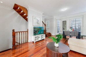 TV, offices - City Fringe & Creative Vibe in Ultimo w Parking (Ultimo)