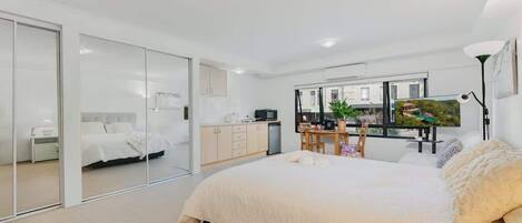 1 dormitorio, tabla de planchar con plancha, cuna de viaje y wifi