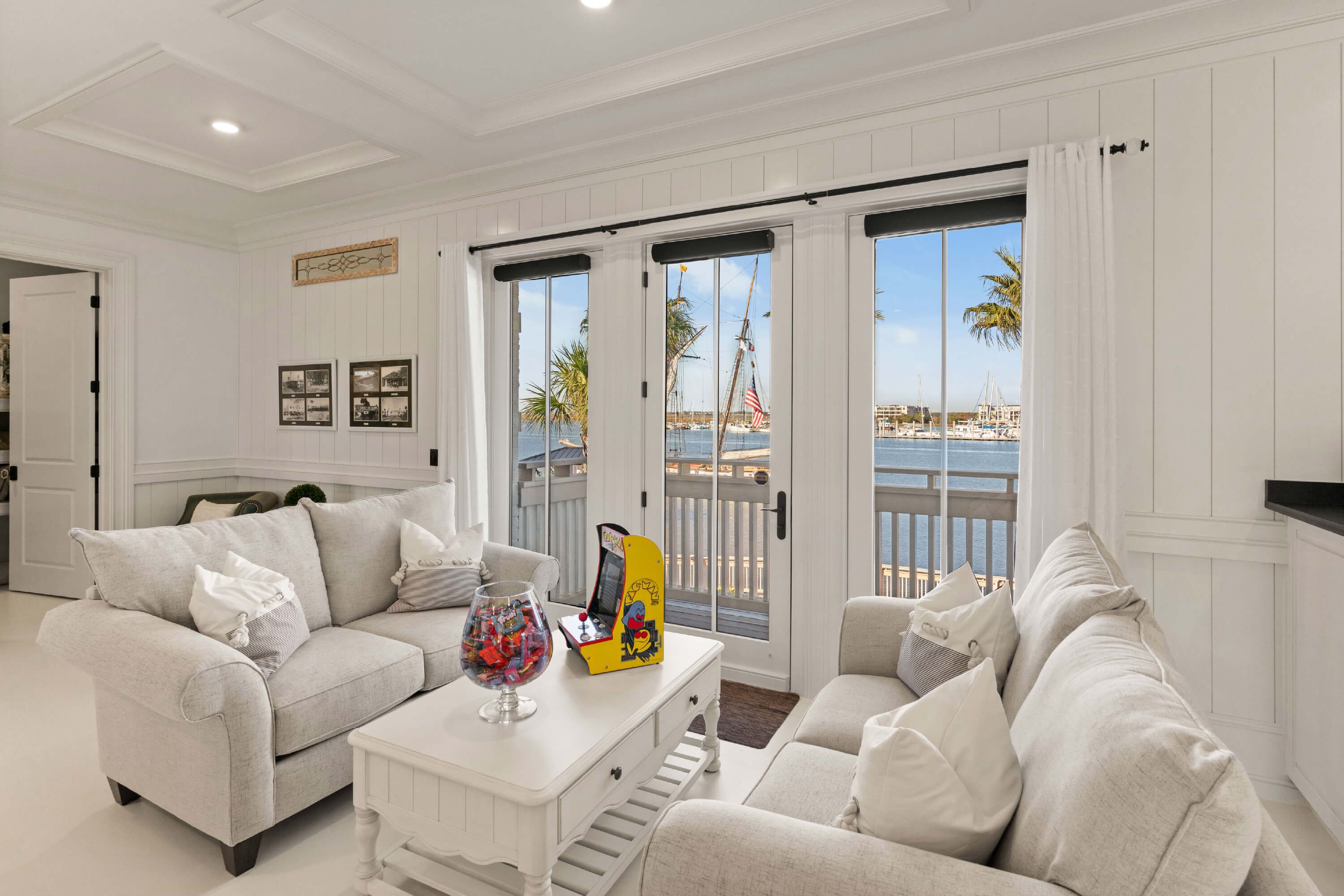 Smart TV, fireplace, stereo