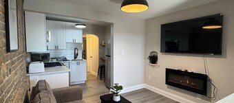 Charming Historic Downtown Apartment 1-BD Retreat