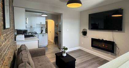 Charming Historic Downtown Apartment 1-BD Retreat