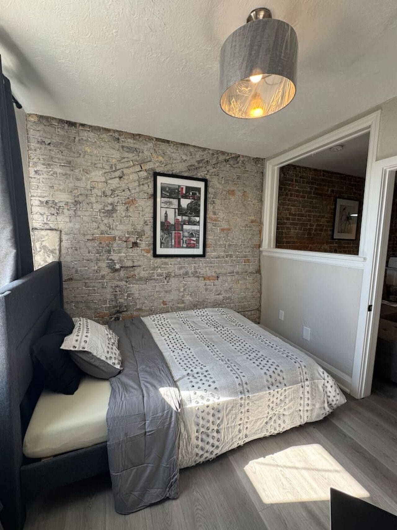 Schreibtisch, WLAN, Bettwäsche