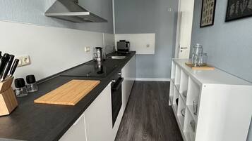 Fridge, oven, stovetop, dishwasher