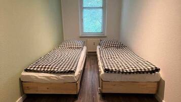 3 slaapkamers, een bureau, reisbedje, gratis wifi