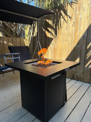 Terrace/patio - Luxury Townhouse near Downtown and Beaches with Hot Tub (Mount Pleasant)