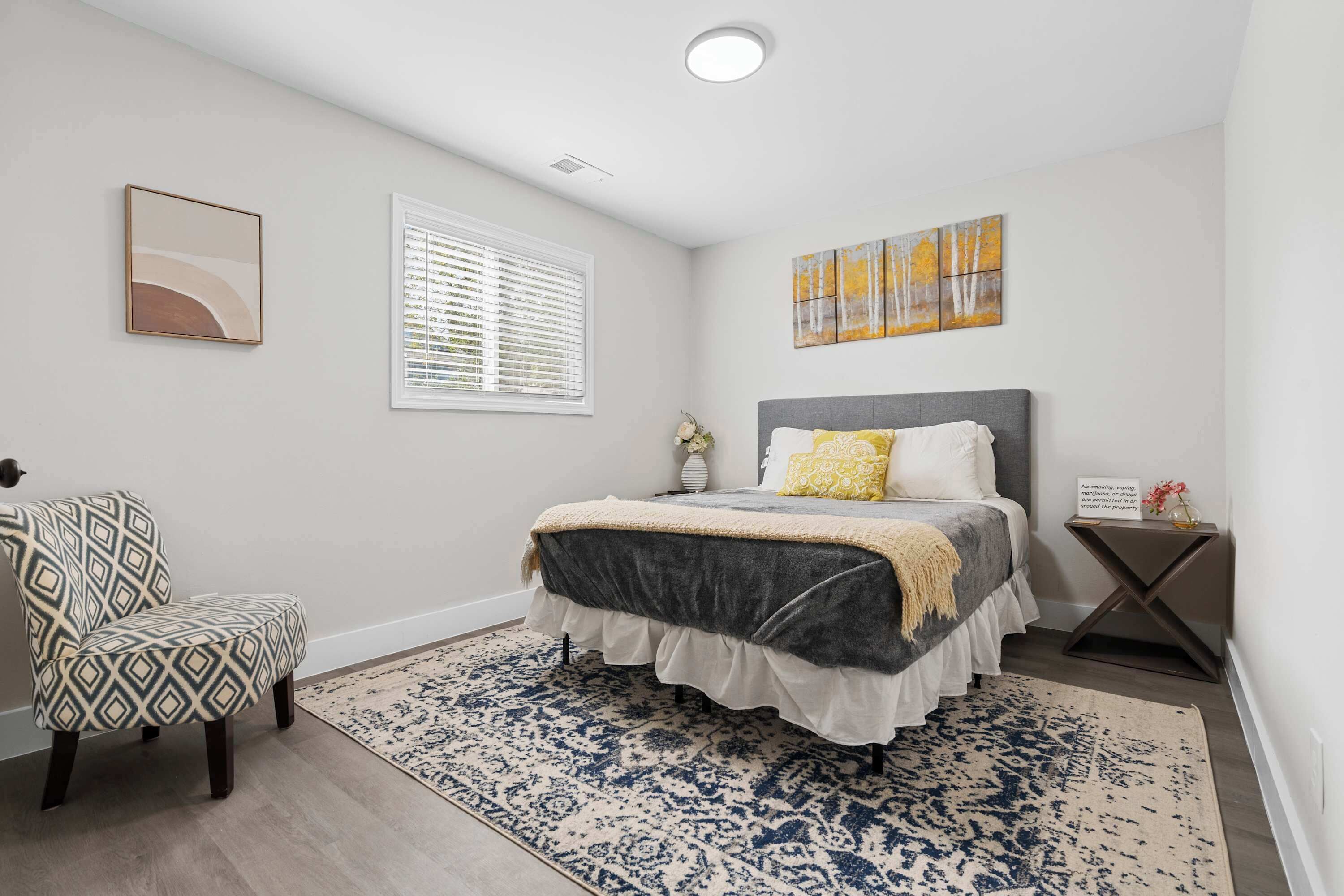 2 bedrooms, desk, iron/ironing board, WiFi