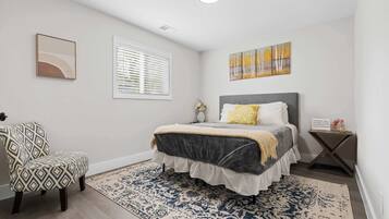 2 bedrooms, desk, iron/ironing board, WiFi