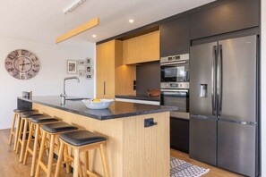 Fridge, microwave, stovetop, dishwasher