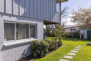 المنطقة المحيطة بالمنشأة