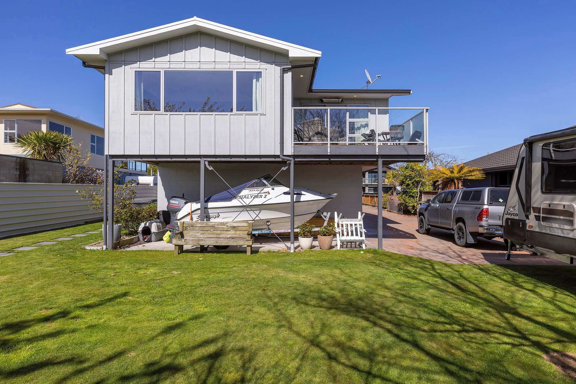 المنشأة من الخارج