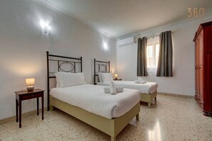 3 bedrooms, desk, iron/ironing board, WiFi - Authentic Maltese 3BR home with Terrace in Mosta! (Mosta)