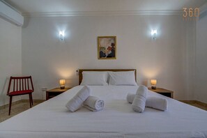 3 habitaciones, escritorio, tabla de planchar con plancha y wifi