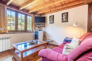 TV - Cozy Village Retreat (Sales)
