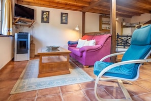 TV - Cozy Village Retreat (Sales)