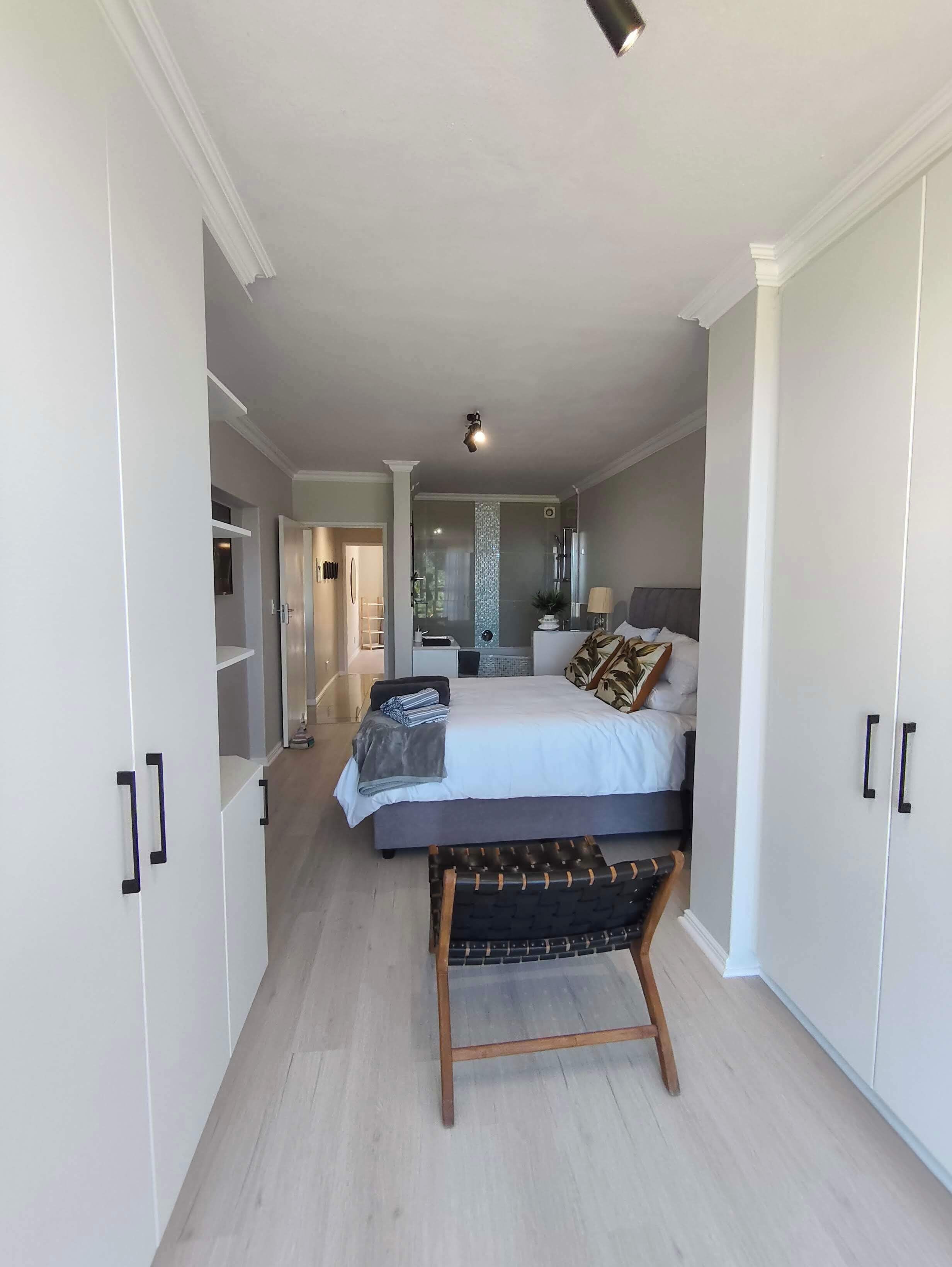 2 عدّة غرف نوم ومكواة/لوح كي وواي فاي وملاءات أسرّة