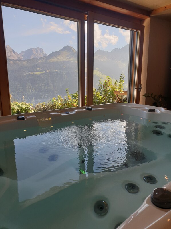 Bồn tắm spa trong nhà