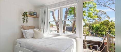 2 habitaciones, escritorio, tabla de planchar con plancha y wifi