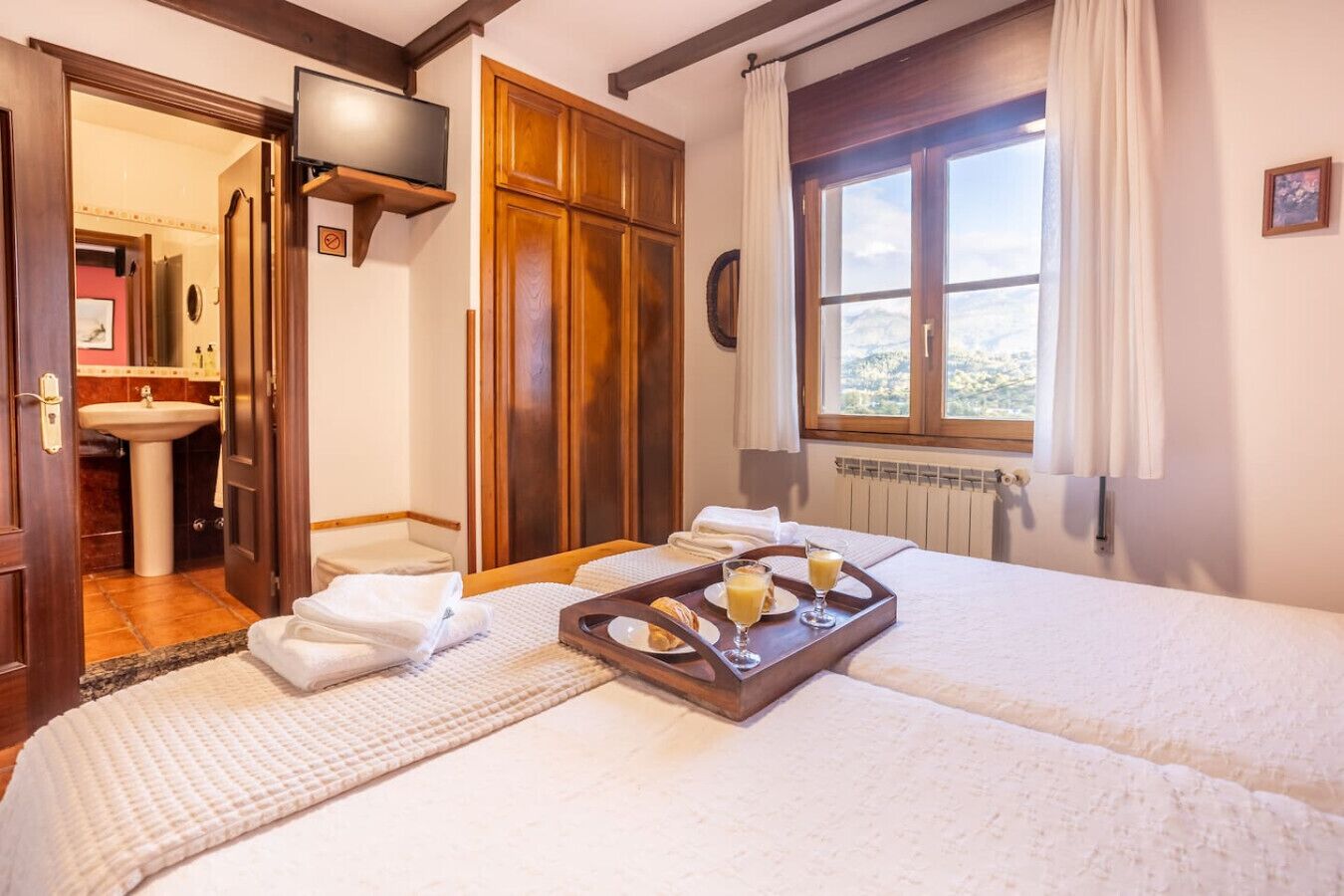 2 dormitorios, tabla de planchar con plancha, wifi y ropa de cama