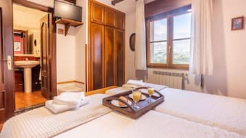 Tabla de planchar con plancha, wifi, ropa de cama