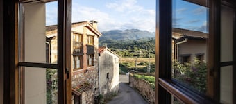 The Village Retreat - Al Llagar