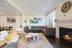 TV, fireplace - Family Townhome at Blue with Resort Shuttle (The Blue Mountains)