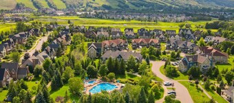 Family Townhome at Blue with Resort Shuttle