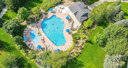 Family Townhome at Blue with Resort Shuttle
