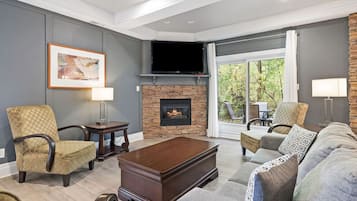 TV, fireplace