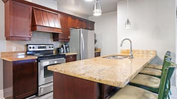 冰箱、微波炉、烤箱、炉灶