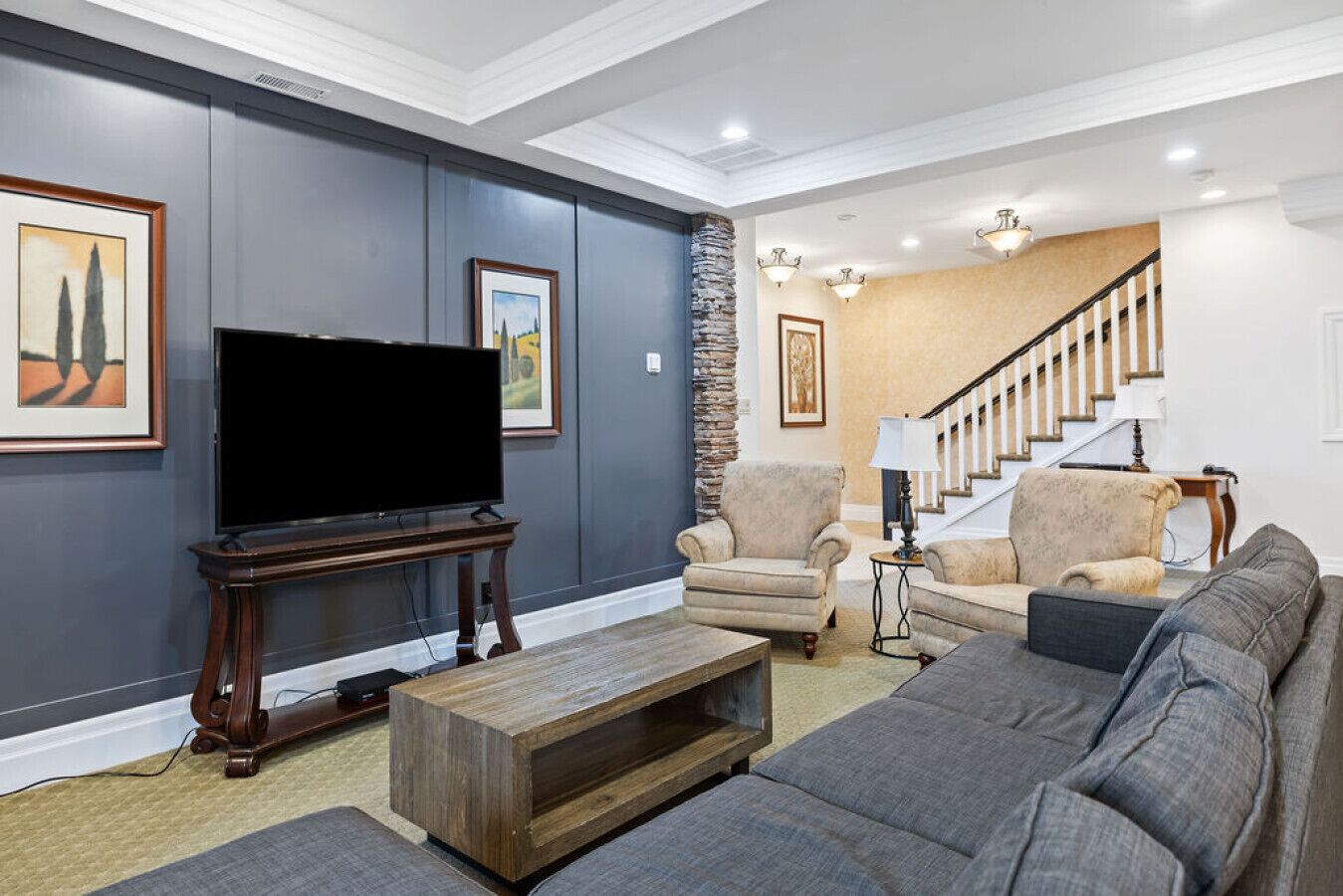 Televisie en een open haard