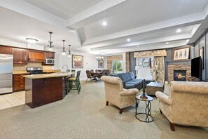 Interior - 3BDR Family Home, 10 Mins to Blue Mtn Village! (Collingwood)