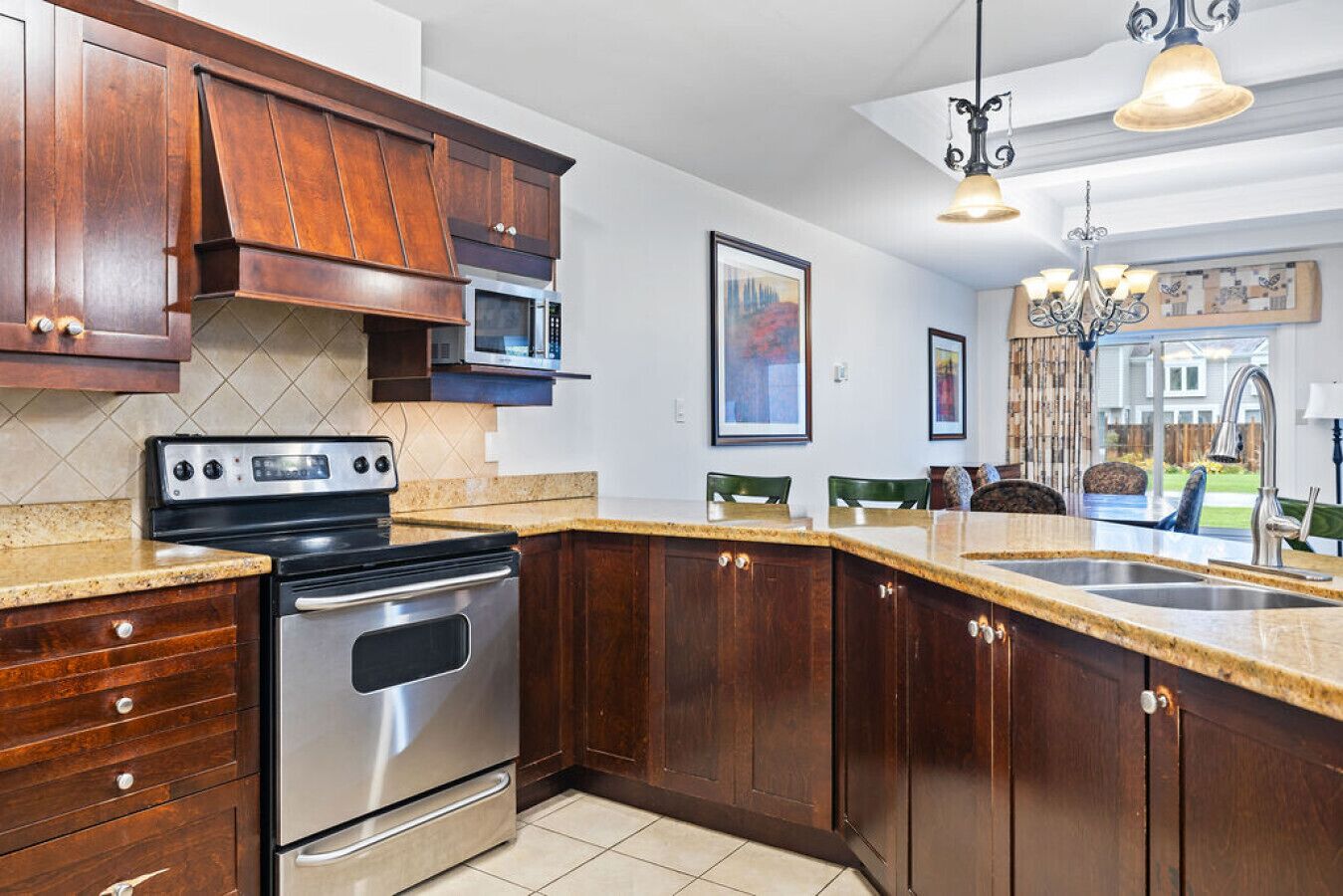 Frigorífic, microones, forn i placa de cuina 