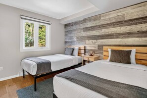 Iron/ironing board, WiFi, bed sheets - Le Refuge: Lake Views Condo, Minutes to MT Village (Mont-Tremblant)