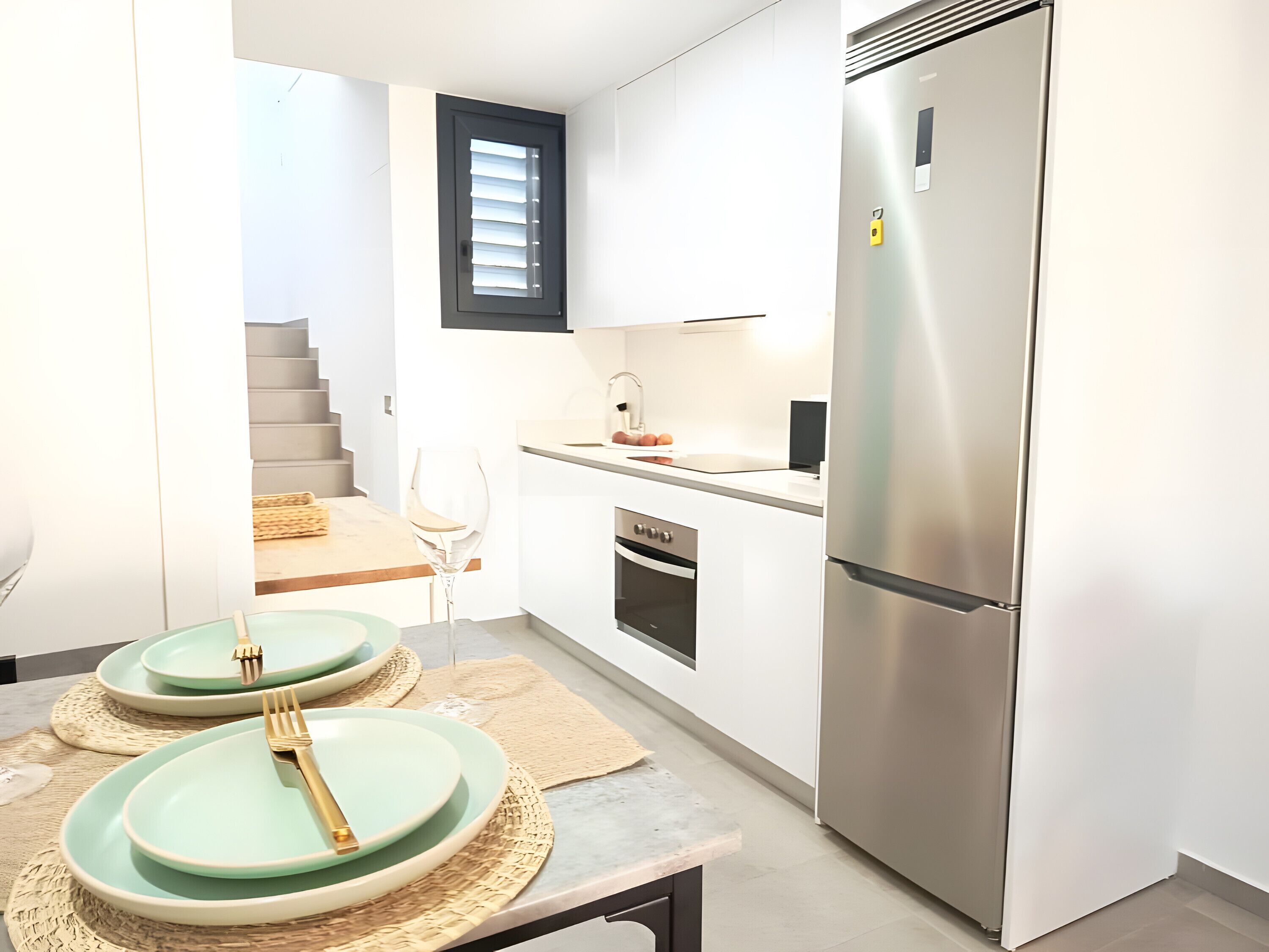 Kühlschrank, Mikrowelle, Herdplatte, Geschirrspüler