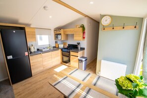 Réfrigérateur, micro-ondes, four, grille-pain