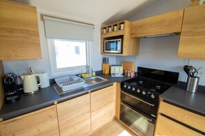 Réfrigérateur, micro-ondes, four, grille-pain