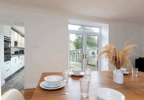 Dining - Central Bishop - 4 Beds, Games Room, Secure Parking (Bishop Auckland)