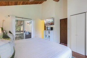 1 bedroom, travel cot, Internet, bed sheets