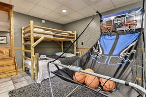 3 slaapkamers, een strijkplank/strijkijzer, gratis wifi, beddengoed