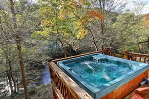 Outdoor spa tub - FightingTown USA | Blue Ridge, GA (Blue Ridge)
