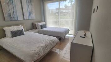 5 bedrooms, internet, bed sheets