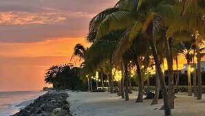 Beach nearby - Luxury 4BR + Service Room Resort Condo | Pool, Beach & Lake | Buenaventura, Panama (El Chirú)