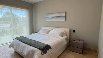 4 bedrooms, iron/ironing board, WiFi